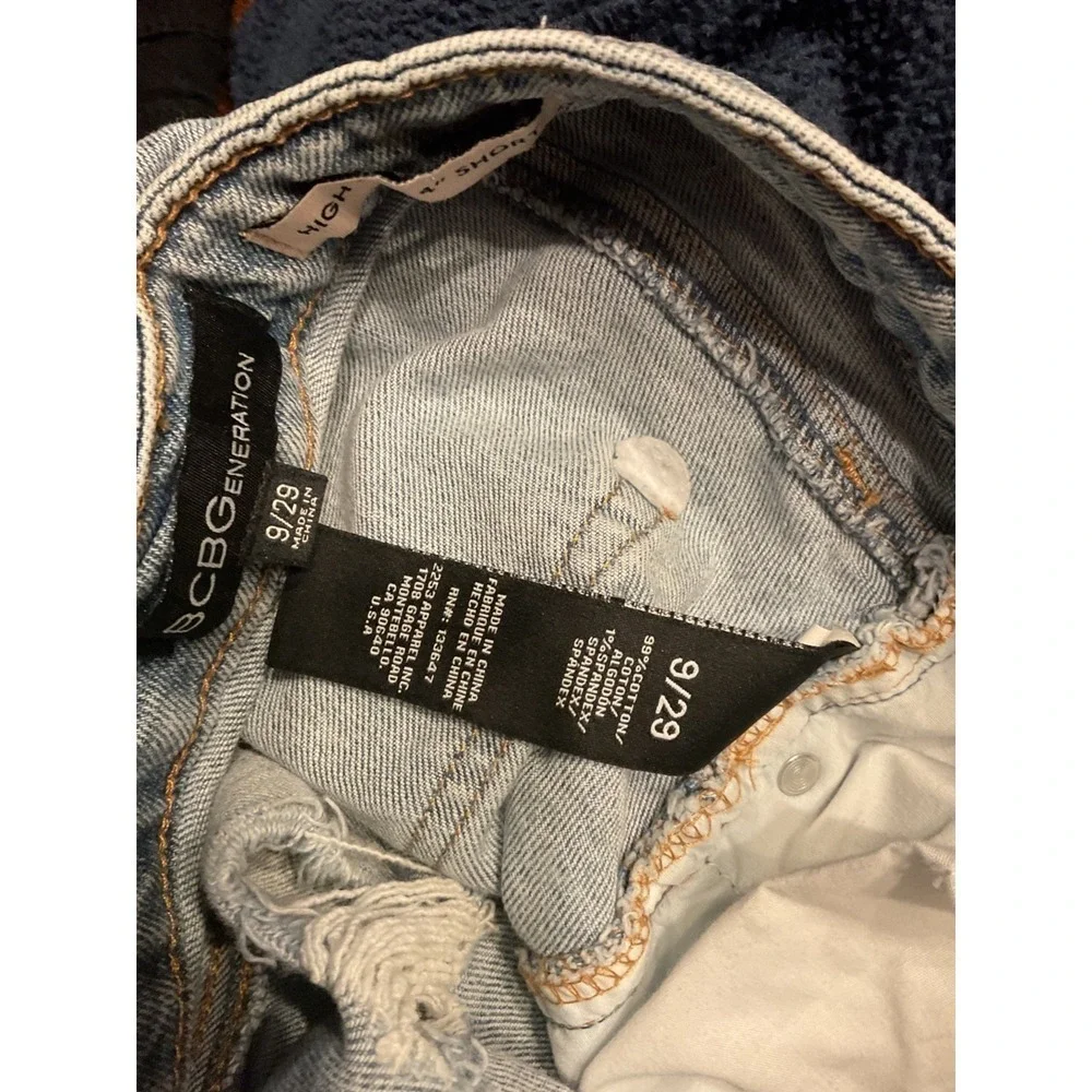 BCBGeneration Women's Light Wash High‎ Rise 4in Denim Shorts - 9/29 T49-11